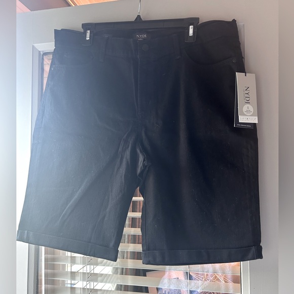 NYDJ Pants - NWT NYDJ Brielle Black Twill Bermuda Shorts in Size 16